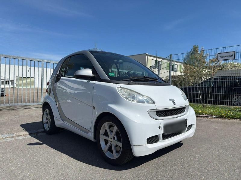 Weiß Gebraucht 2009 Smart ForTwo Coupé Coupé | 2.900 € (Guter Preis) - Bild 1/4