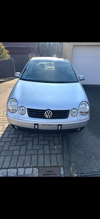 Gebraucht VW Polo Basis 75 PS (55 kW) 2002 Silber Limousine