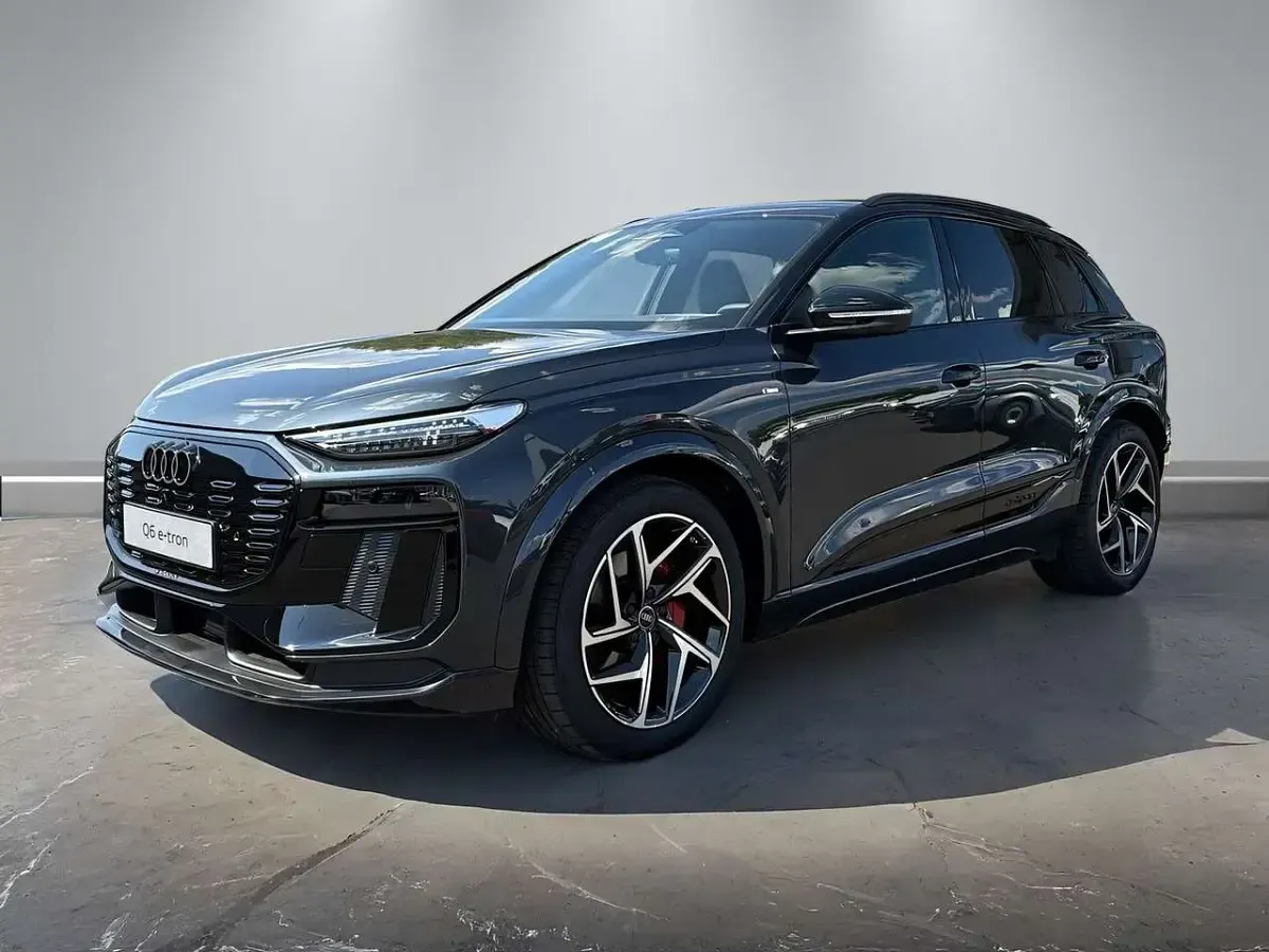 Gebraucht Audi Q6 e-tron Business 225 kW (306 PS) 2026 Manhattangrau metallic SUV