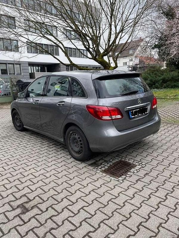 Gebraucht Mercedes B180 Sport Edition 109 PS (80 kW) 2017 Grau Kleinwagen