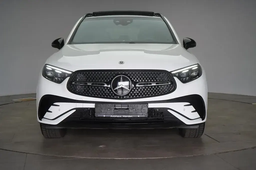 Gebraucht Mercedes GLC300 AMG 269 PS (197 kW) 2025 Weiß SUV