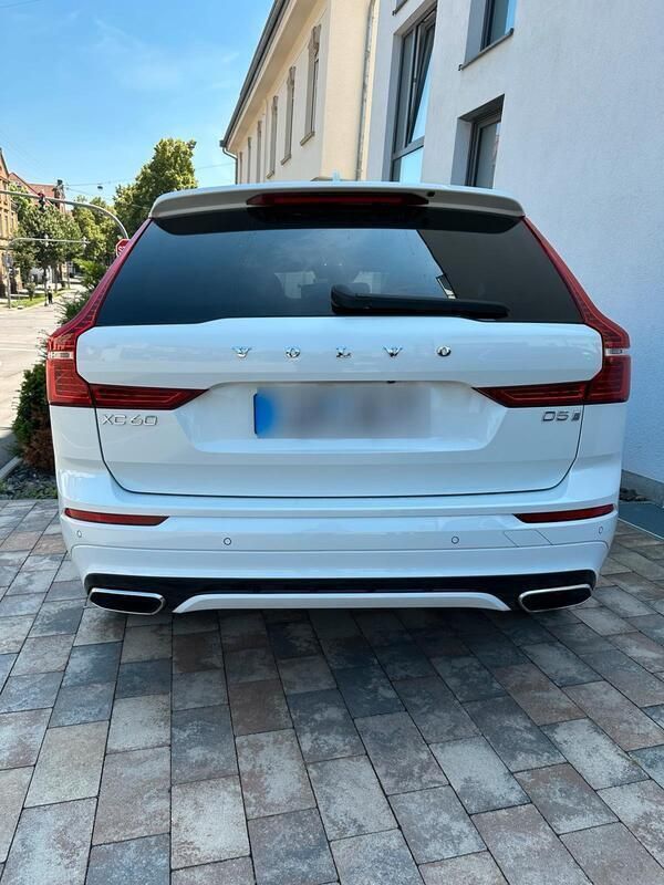 Weiß Gebraucht 2019 Volvo XC60 R-Design SUV | 39.900 € (Teuer) - Bild 1/4