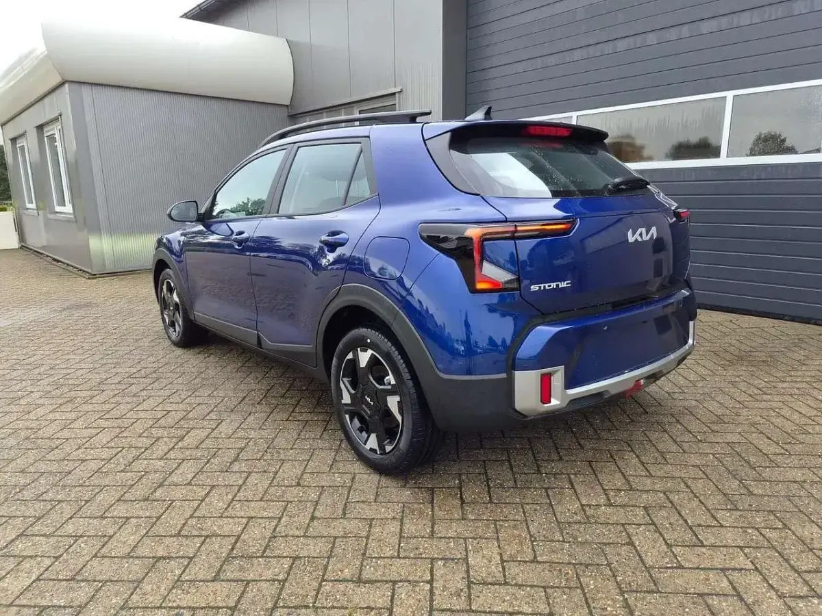 Neu Kia Stonic 101 PS (74 kW) 2026 Yachtblau metallic SUV
