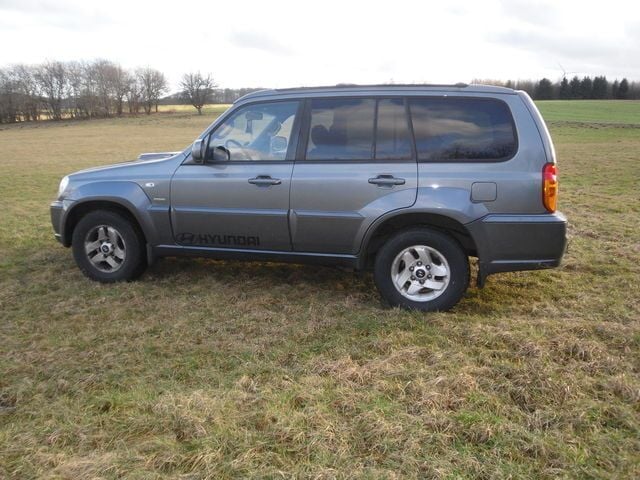 Grau metallic Gebraucht 2003 Hyundai Terracan SUV | 4.600 € - Bild 1/4