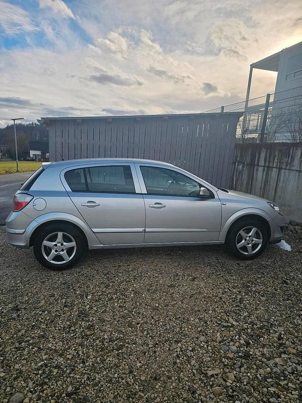 Gebraucht Opel Astra 100 PS (73 kW) 2004 Grau Limousine