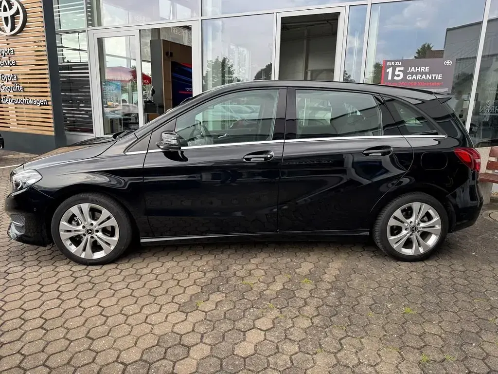 Gebraucht Mercedes B180 Style 122 PS (89 kW) 2018 Schwarz Kleinwagen