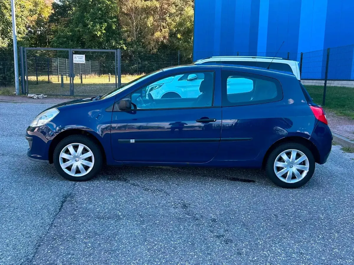 Gebraucht Renault Clio 65 PS (47 kW) 2006 Blau Kleinwagen
