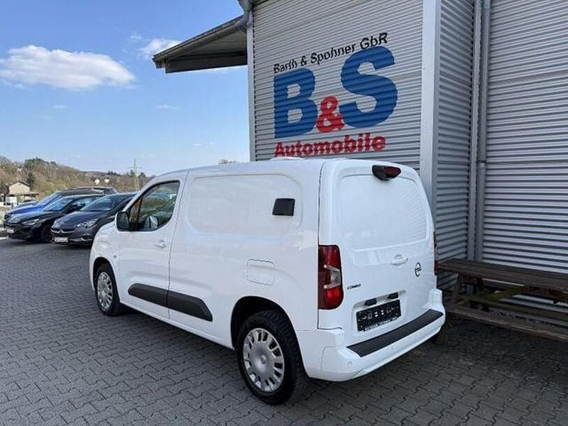 Gebraucht Opel Combo Edition 131 PS (96 kW) 2021 Jade weiss/arktis weiss Van / Kleinbus