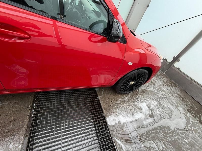 Gebraucht Mazda 3 105 PS (77 kW) 2012 Rot Kleinwagen