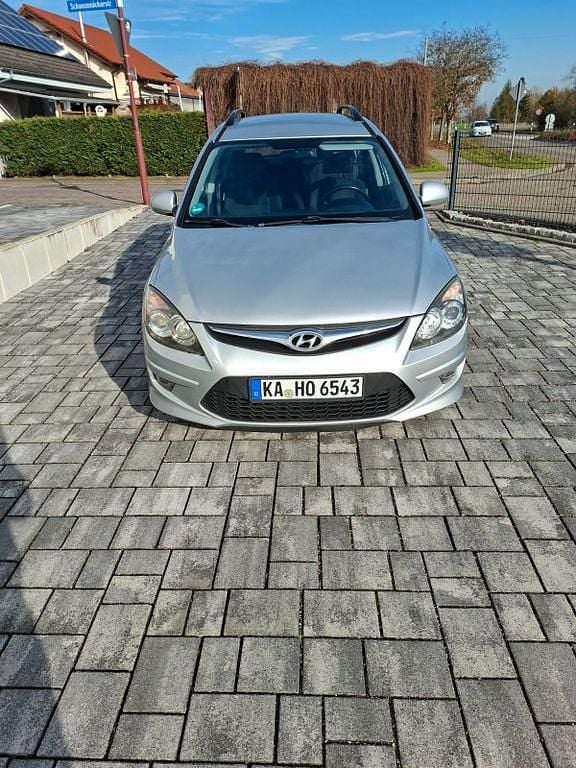 Silber Gebraucht 2010 Hyundai i30 Classic Kombi | 2.450 € (Fairer Preis) - Bild 1/4