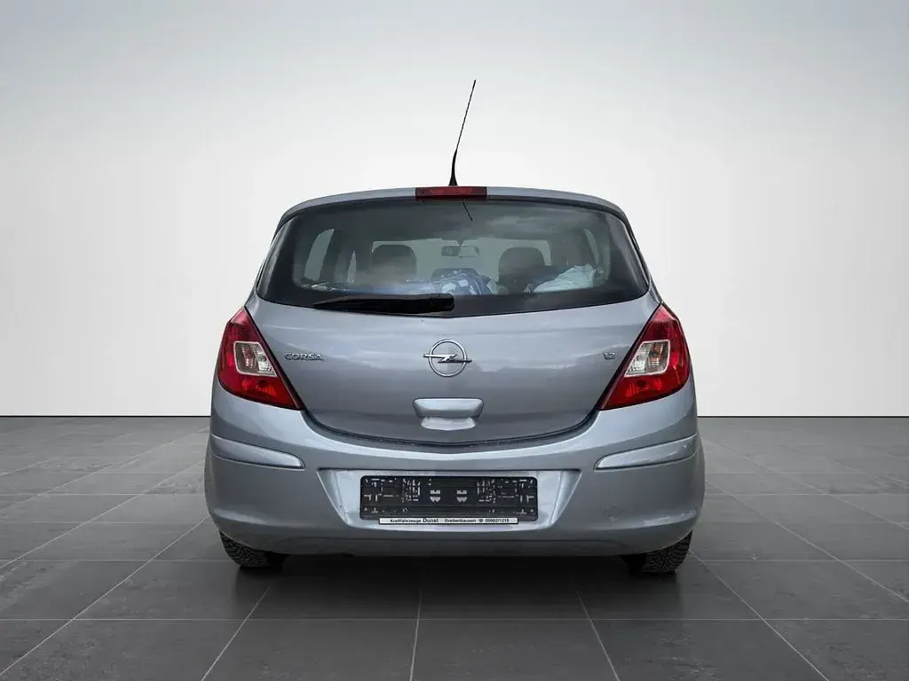 Używany Opel Corsa 80 KM (58 kW) 2007 Srebrny Hatchback