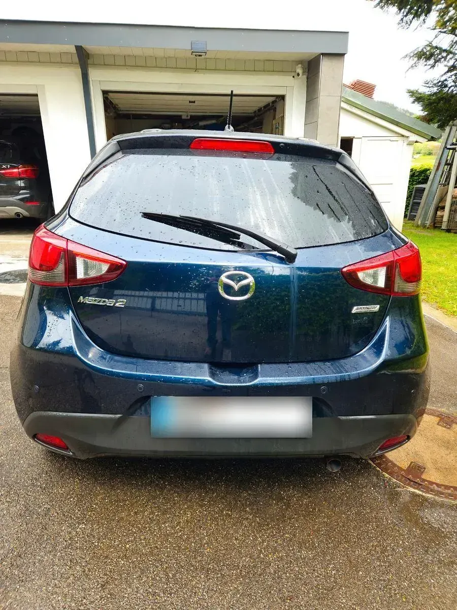 Gebraucht Mazda 2 Exclusive-Line 105 PS (77 kW) 2015 Blau Kleinwagen