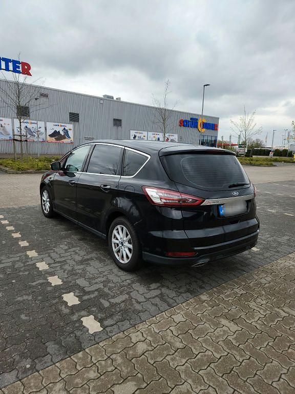 Używany Ford S-MAX Titanium 179 KM (131 kW) 2016 Czarny Minivan
