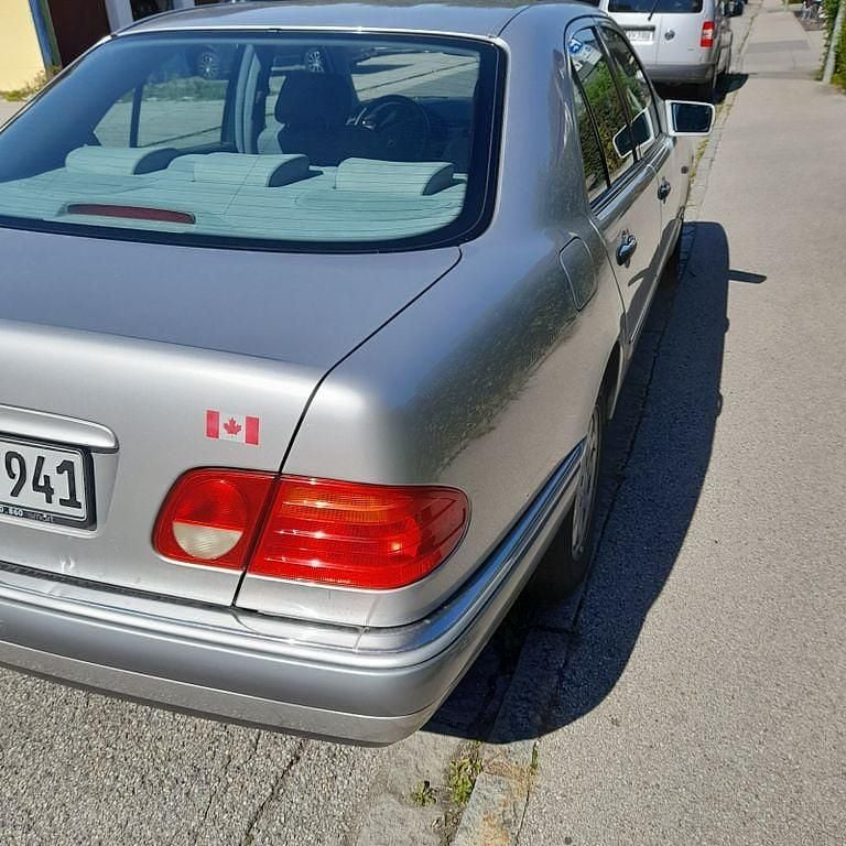 Gebraucht Mercedes E240 Elegance 170 PS (125 kW) 1999 Silber Limousine