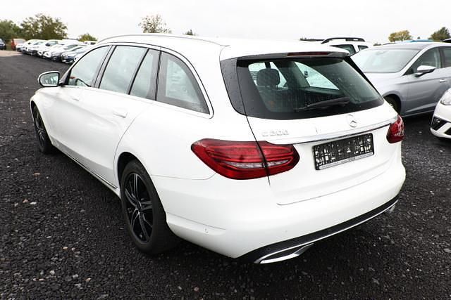 Gebraucht Mercedes C200 Avantgarde 184 PS (135 kW) 2020 Polar white polar white Limousine