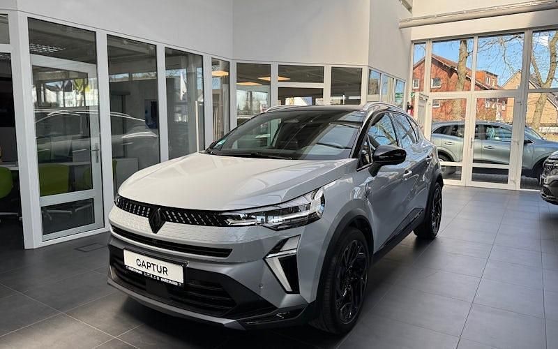 Rafalgrau metallic, black pearlschwarz metallic (grau) Gebraucht 2024 Renault Captur Esprit Alpine SUV | 29.890 € (Teuer) - Bild 1/3