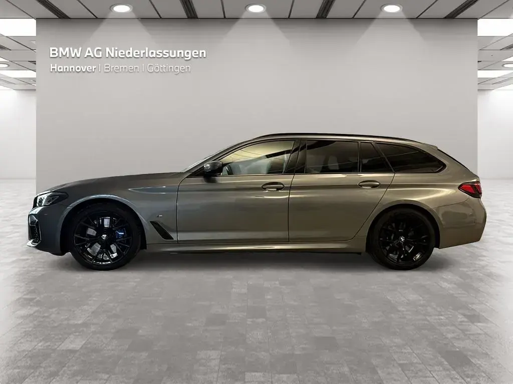 Gebraucht BMW 530 M Sport 286 PS (210 kW) 2023 Grau Kombi