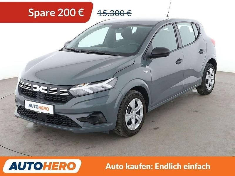 Grau Gebraucht 2023 Dacia Sandero Essentiel Limousine | 15.100 € (Guter Preis) - Bild 1/3