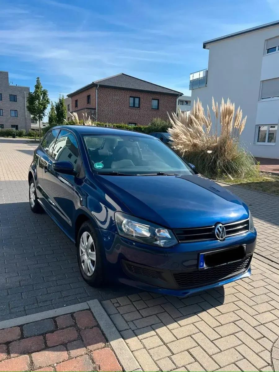 Gebraucht VW Polo 60 PS (44 kW) 2011 Blau Kleinwagen