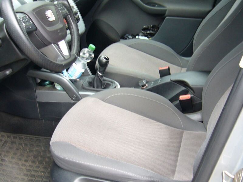Silber Gebraucht 2010 Seat Altea Style Van / Kleinbus | 3.700 € (Guter Preis) - Bild 1/4