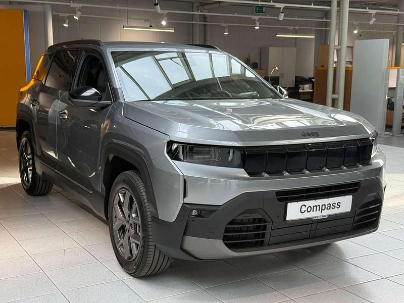 Neu Jeep Compass 145 PS (106 kW) 2026 Yosemite grey SUV