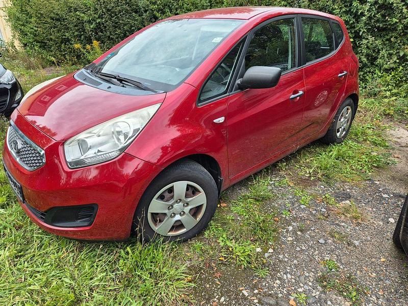 Rot Gebraucht 2011 Kia Venga Vision Kleinwagen | 1.900 € (Fairer Preis) - Bild 1/4