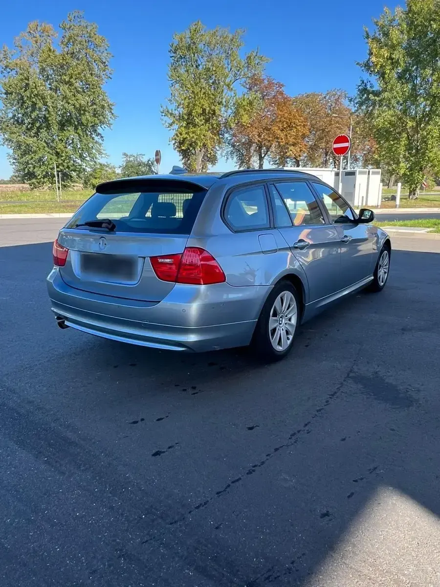 Gebraucht BMW 318 140 PS (102 kW) 2011 Silber Kombi
