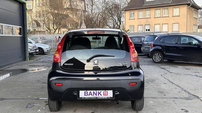 Gebraucht Peugeot 107 Filou 68 PS (50 kW) 2012 Schwarz Kleinwagen
