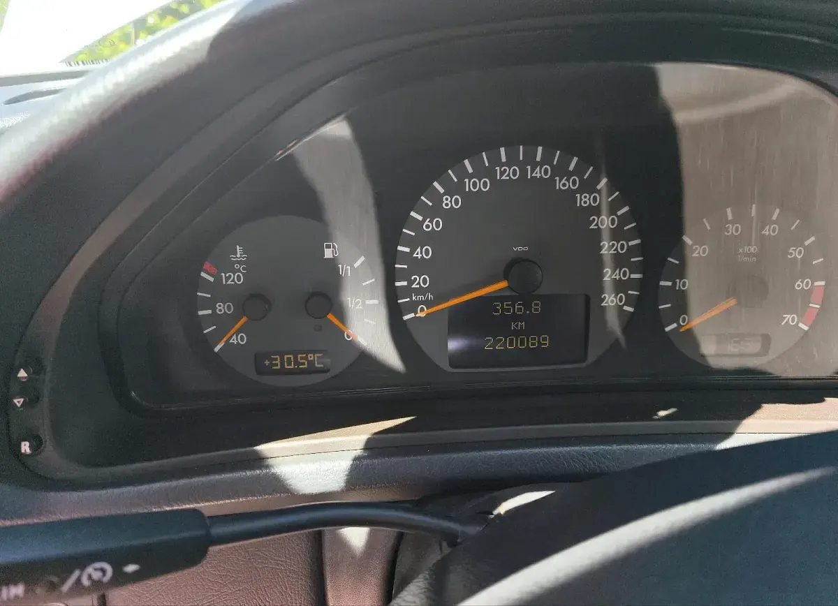 Gebraucht Mercedes CLK230 197 PS (144 kW) 2001 Silber Cabrio