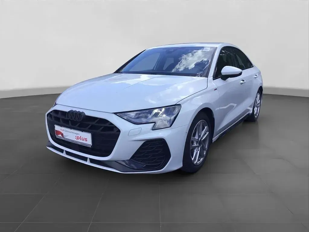 Second-hand Audi A3 S-Line 116 CP (85 kW) 2025 Alb Berlinǎ