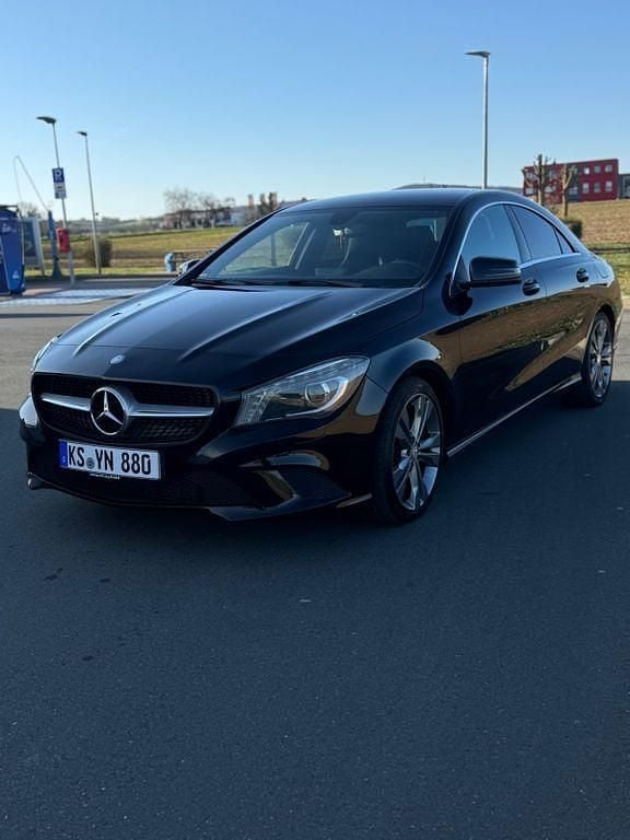 Schwarz Gebraucht 2013 Mercedes CLA220 Limousine | 15.100 € (Fairer Preis) - Bild 1/4