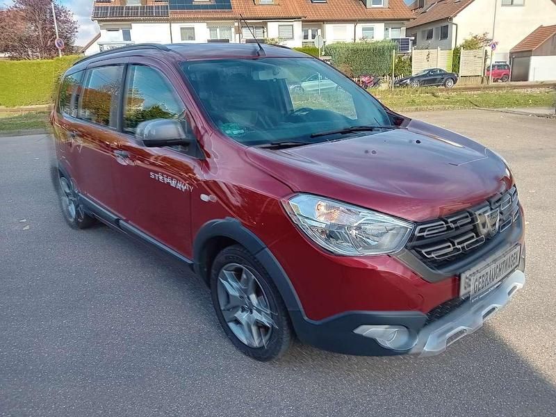 Gebraucht Dacia Lodgy Stepway 116 PS (85 kW) 2019 Rot Van / Kleinbus