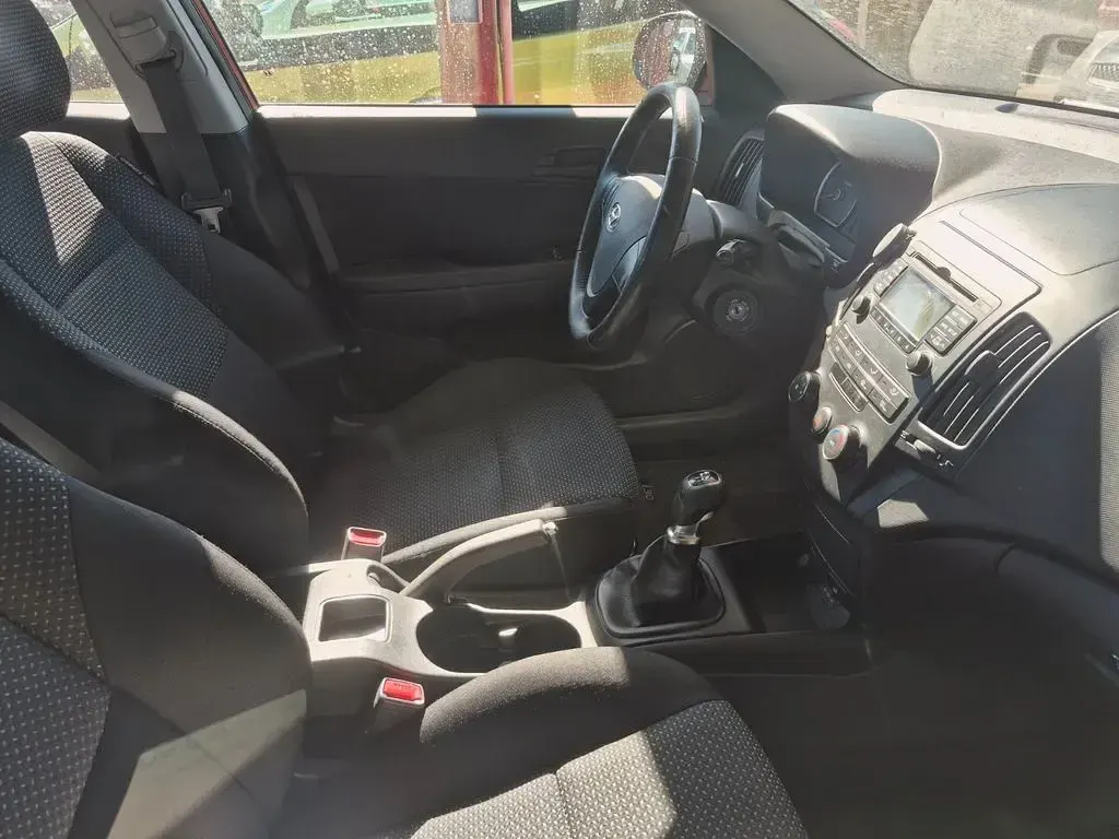 Gebraucht Hyundai i30 Edition 90 PS (66 kW) 2011 Rot Limousine