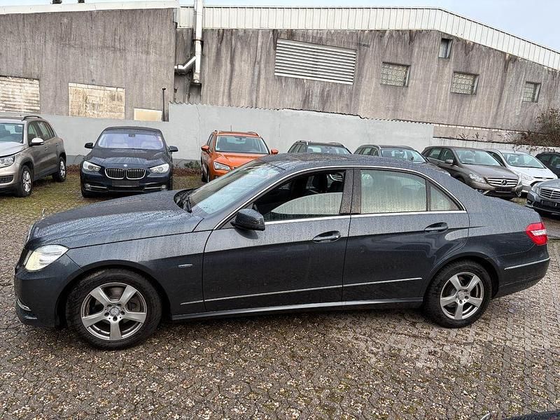 Gebraucht Mercedes E200 184 PS (135 kW) 2011 Grau Limousine