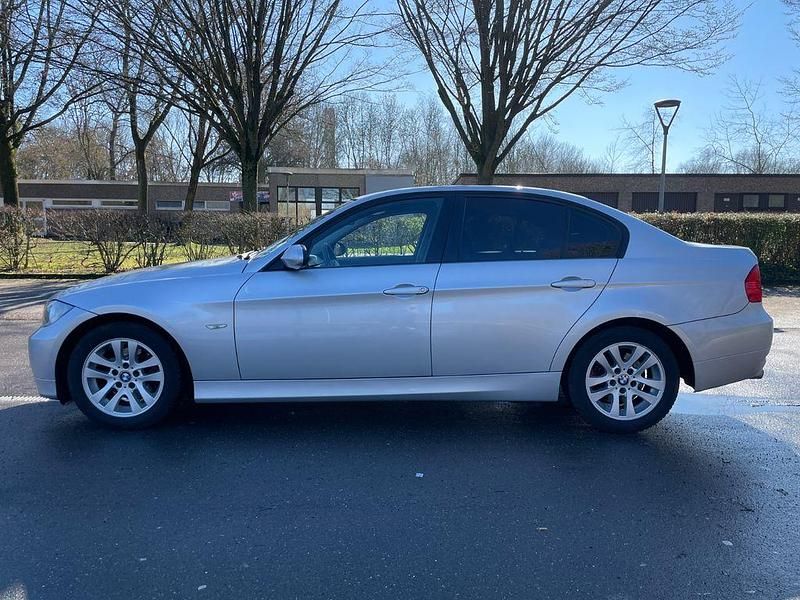 Używany BMW 318 143 KM (105 kW) 2008 Srebrny Sedan/Limuzyna