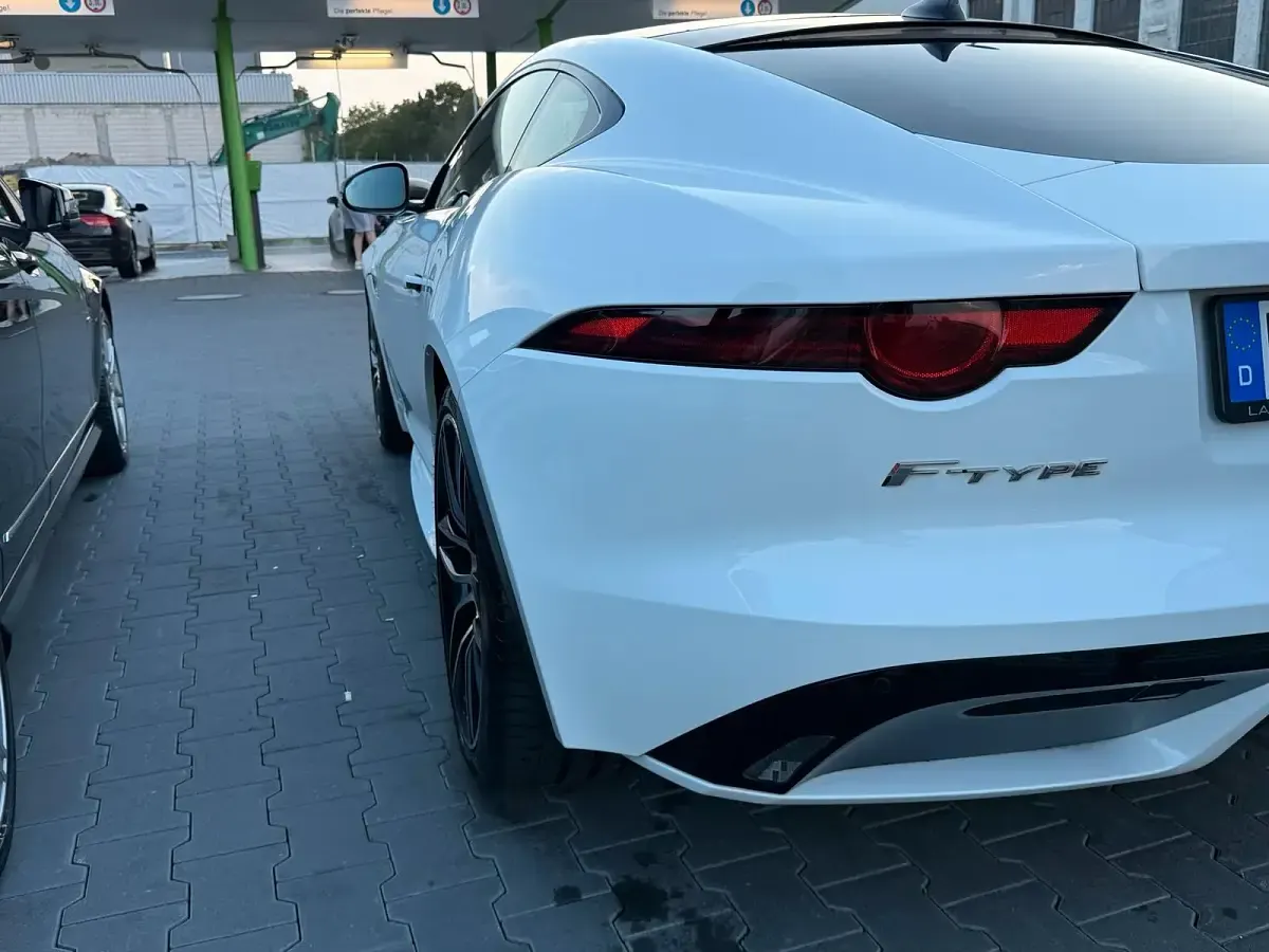 Gebraucht Jaguar F-Type R-Dynamic 300 PS (220 kW) 2020 Weiß Coupé