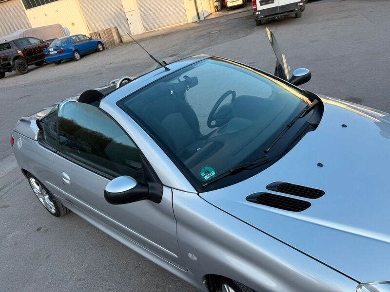 Silber Gebraucht 2004 Peugeot 206 CC Cabrio | 1.650 € (Fairer Preis) - Bild 1/4