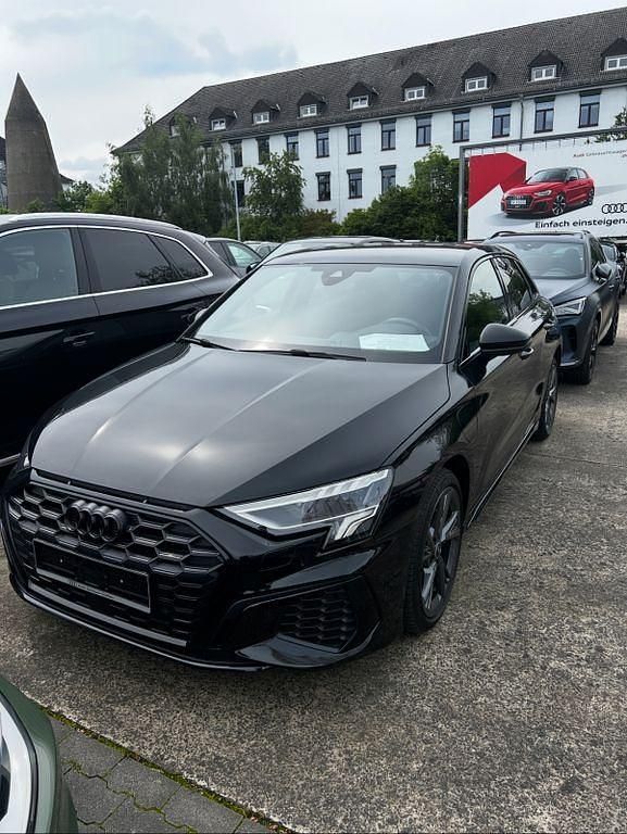 Schwarz Gebraucht 2021 Audi A3 Sportback e-tron S-Line Limousine | 27.400 € (Etwas zu teuer) - Bild 1/4
