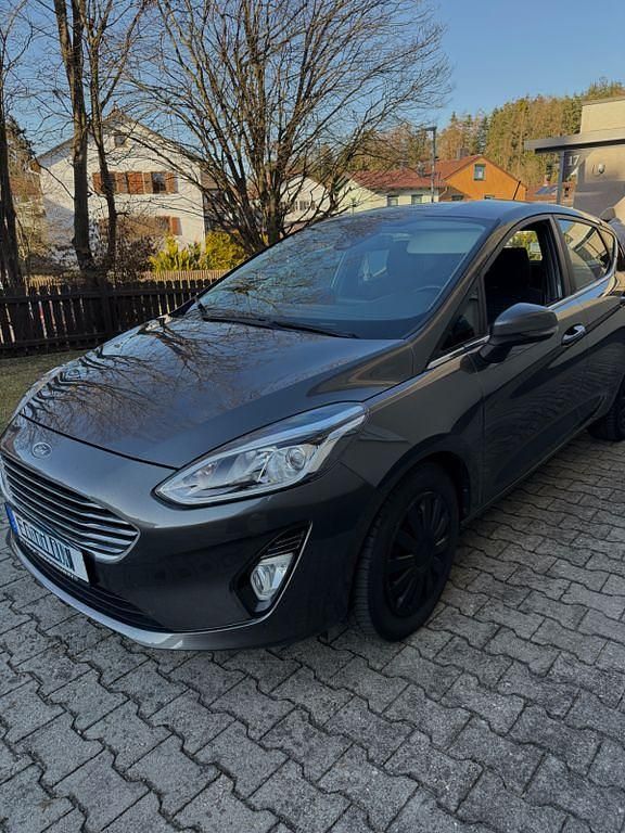 Gebraucht Ford Fiesta Titanium 101 PS (74 kW) 2017 Grau Limousine
