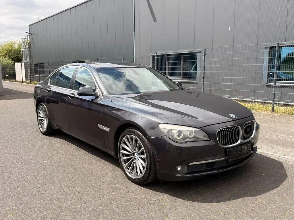 Gebraucht BMW 730 Sport Line 245 PS (180 kW) 2011 Grau Limousine