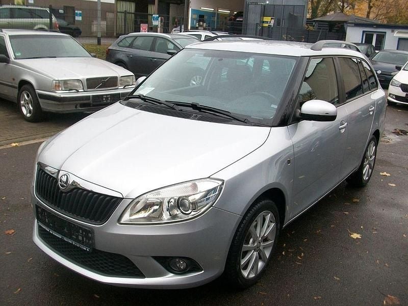 Silber Gebraucht 2014 Skoda Fabia Ambition Kombi | 6.900 € (Fairer Preis) - Bild 1/4