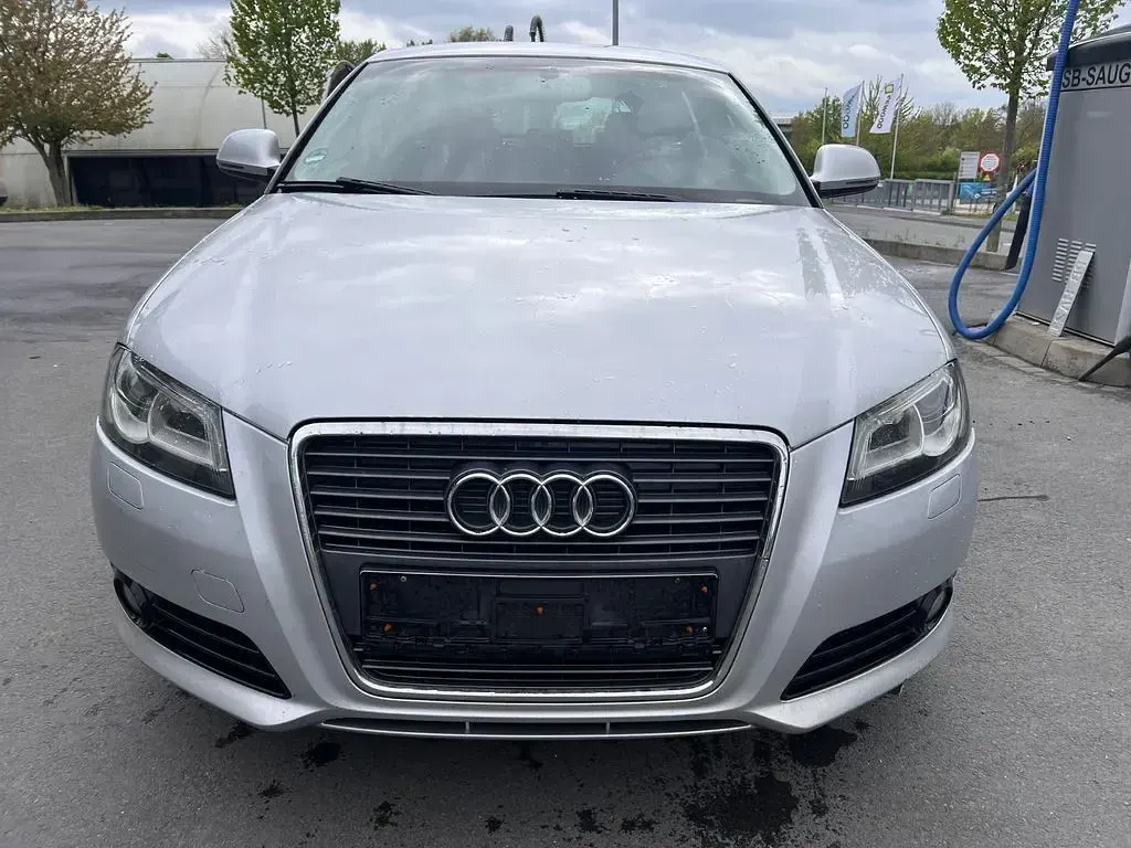 Gebraucht Audi A3 Ambiente 105 PS (77 kW) 2010 Silber Kleinwagen