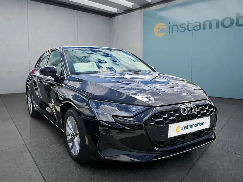 Gebraucht Audi A3 Sportback 116 PS (85 kW) 2025 Schwarz Kleinwagen