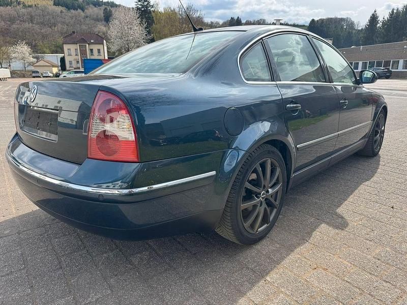 Second-hand VW Passat Highline 193 CP (141 kW) 2004 Albastru Berlinǎ