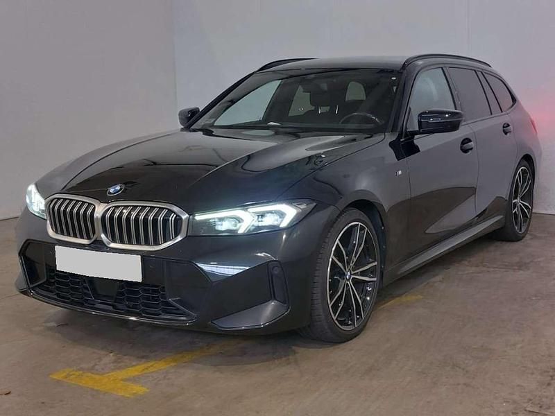 Black sapphire metallic Gebraucht 2023 BMW 320 M Sport Kombi | 35.420 € (Fairer Preis) - Bild 1/4