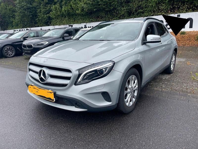 Gebraucht Mercedes GLA200 156 PS (114 kW) 2015 Silber SUV