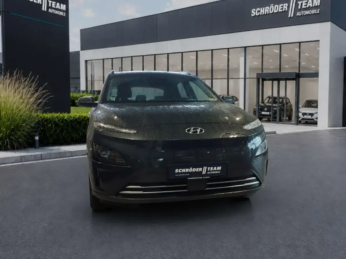 Gebraucht Hyundai Kona Select 100 kW (136 PS) 2022 Dark knight SUV