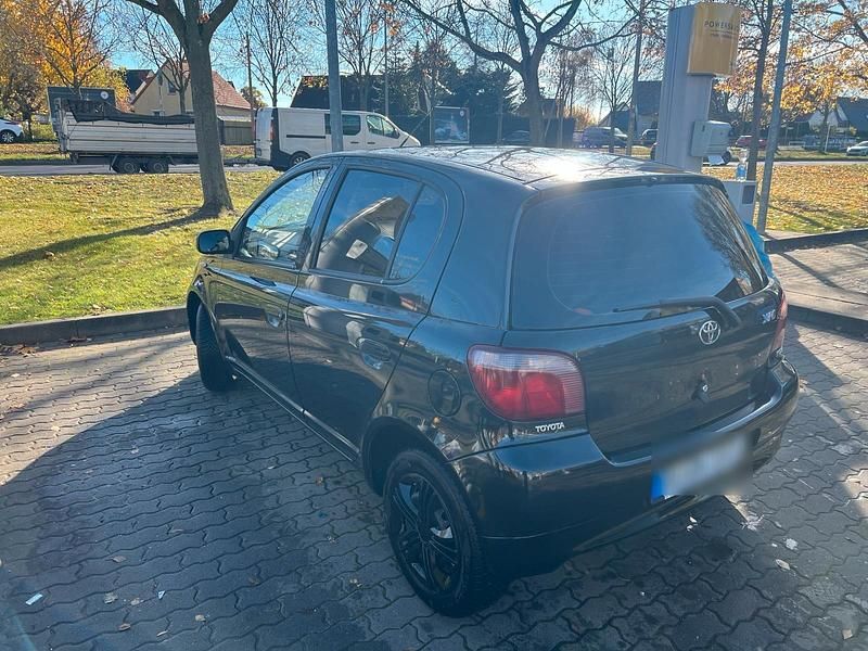 Schwarz Gebraucht 2002 Toyota Yaris Kleinwagen | 2.900 € (Fairer Preis) - Bild 1/4
