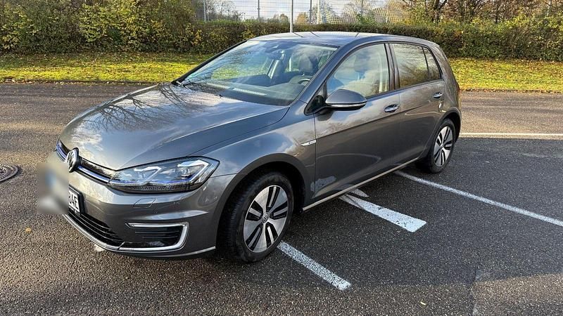 Gebraucht VW Golf 100 kW (136 PS) 2020 Grau Limousine
