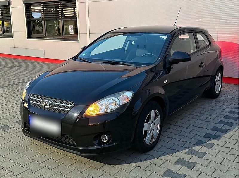 Schwarz Gebraucht 2009 Kia Ceed Coupé | 2.150 € (Superpreis) - Bild 1/4